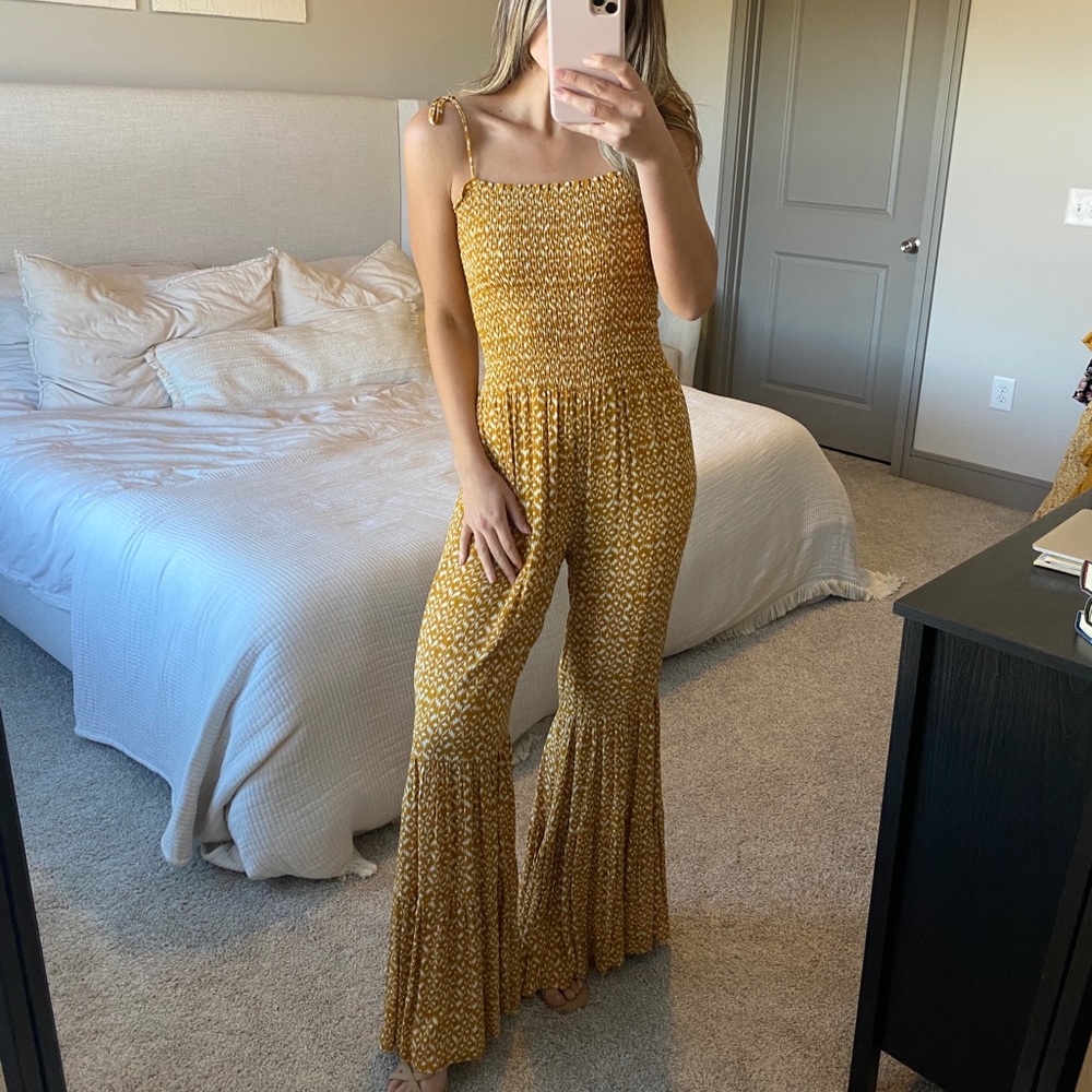 Adorable bell bottom jumpsuit from Vici!